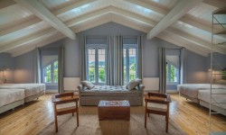 Dormitorio en Villa con Jardín y Piscina para eventos