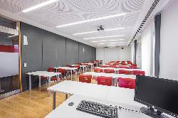 Aula 2 en el Colegio Oficial de Aparejadores y Arquitectos Técnicos de Madrid