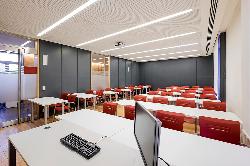 Aula 4 en el Colegio Oficial de Aparejadores y Arquitectos Técnicos de Madrid