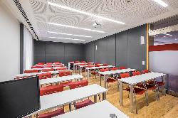 Aula 1 en el Colegio Oficial de Aparejadores y Arquitectos Técnicos de Madrid