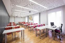 Aula 2 en el Colegio Oficial de Aparejadores y Arquitectos Técnicos de Madrid