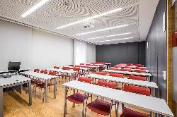 Aula 1 en el Colegio Oficial de Aparejadores y Arquitectos Técnicos de Madrid