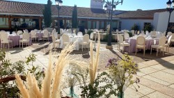 Banquete en exterior en Hotel Hospes Palacio de Arenales & Spa Cáceres